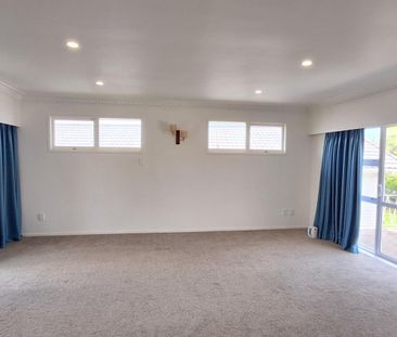 Spacious Family Home in Blockhouse Bay - Photo 2