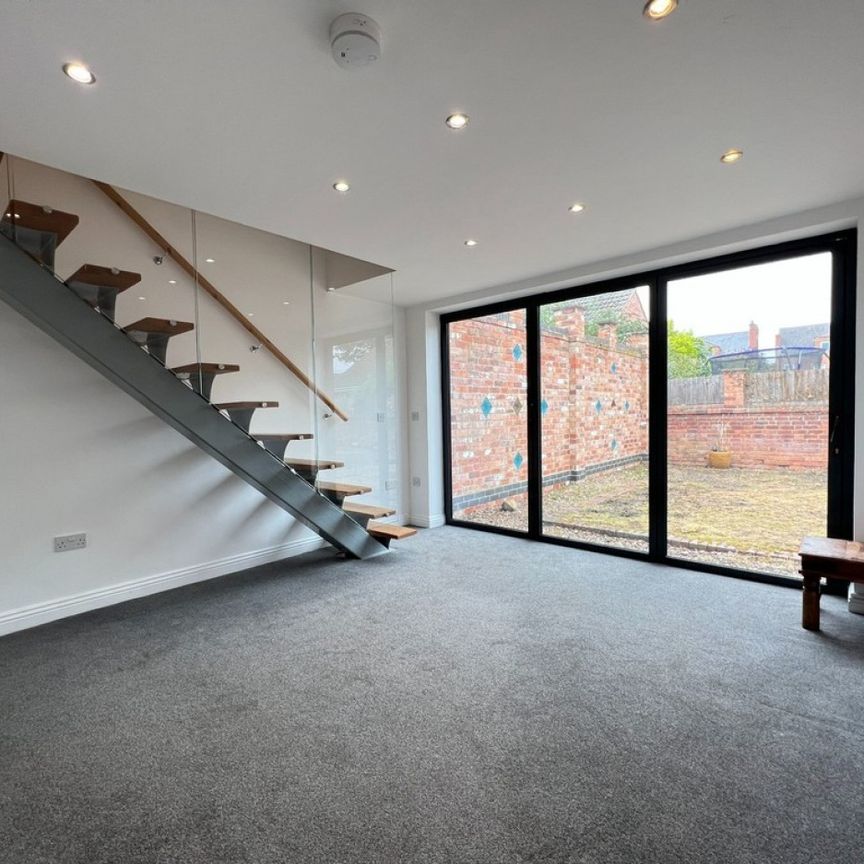 7 bed Detached House for Rent - Photo 1