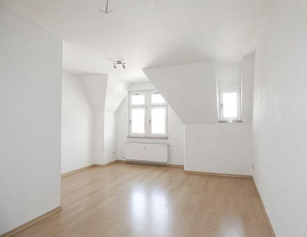 Renovierte Dachgeschosswohnung mit Blick über Zwickau - Foto 1