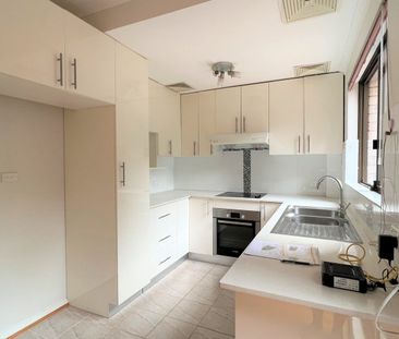 Renovated 2 bedroom townhouse in a peaceful and quiet location - Photo 4