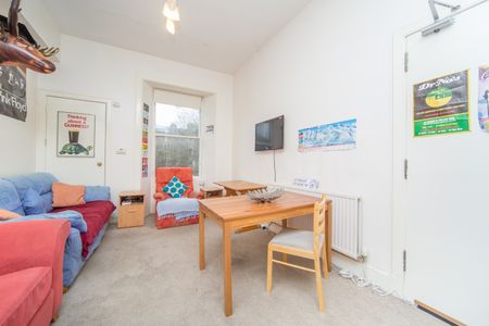 4 Bed Flat, Hope Park Crescent, EH8 - Photo 2
