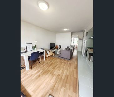 Water inc + all Furniture– Prime Location Near Train Station & City! - Photo 1