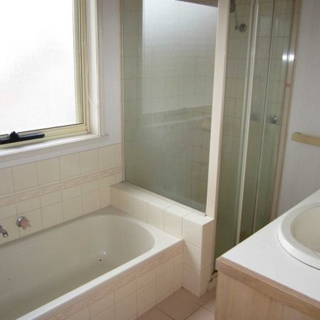 2/36 Oberon Drive, Belmont - Photo 4