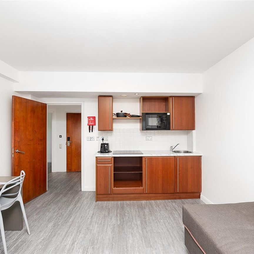 ROLAND GARDENS, SW7, London - Photo 1