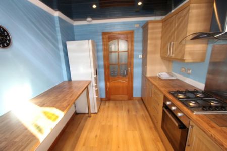 3 bedroom apartment to rent - Photo 4