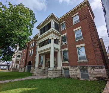 Moxam Court Apartments | 280 River Ave, Winnipeg - Photo 1