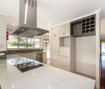 Modern Home With Pool - Photo 6
