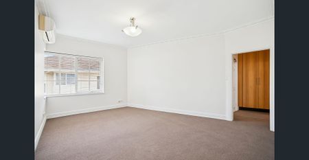 Private Parisian Estate! - Photo 3