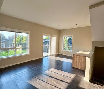 Beautiful Townhome @ "The Brighton" - Photo 4