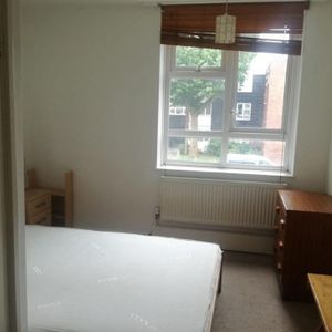 4 bedroom flat share to rent - Photo 2