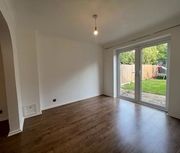 Sandy Lane, Farnborough, GU14 - Photo 1