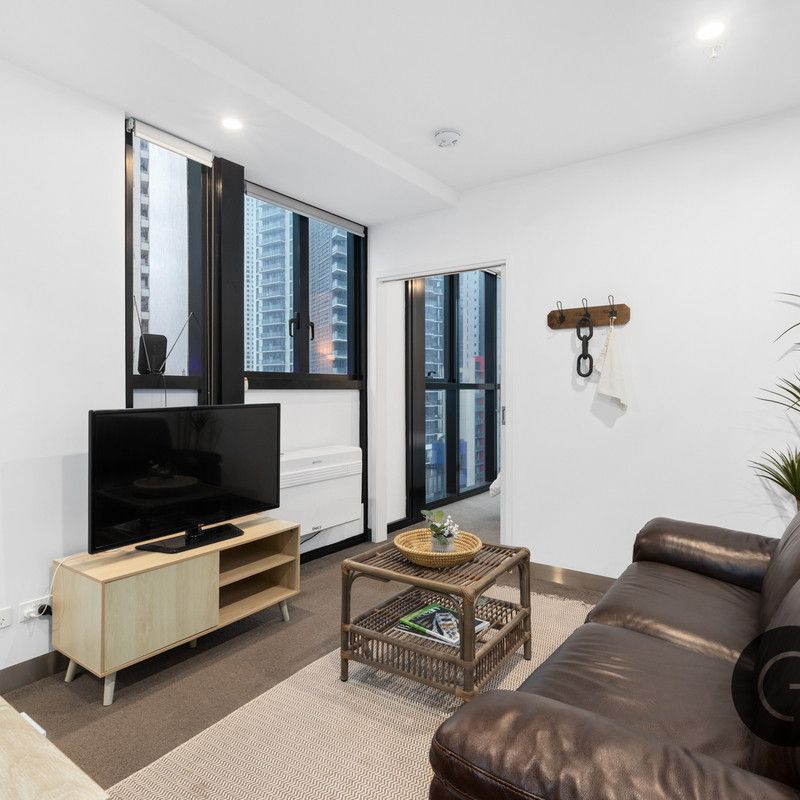 Fully Furnished One-Bedroom Apartment With Striking Views - Photo 1