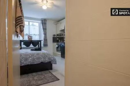 Cozy studio apartment for rent in Rathgar, Dublin - Photo 2
