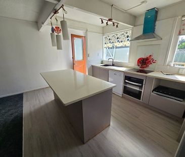 Fully fenced in the HEART OF PAPATOETOE - Photo 4