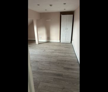 2 Bed Flat, Samuel St, SE18 - Photo 2