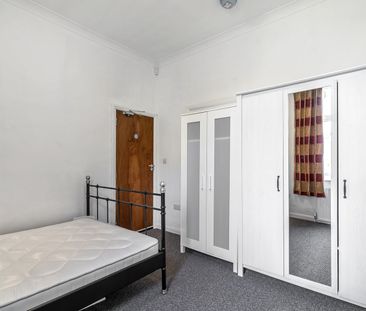 1 Bed Flat, Balfour Road, IG1 - Photo 3