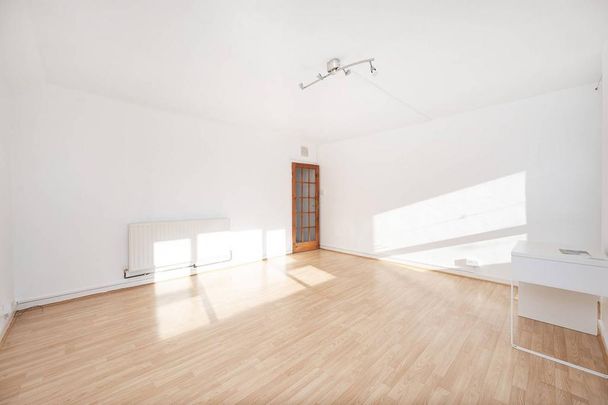 3 bedroom maisonette to rent - Photo 1