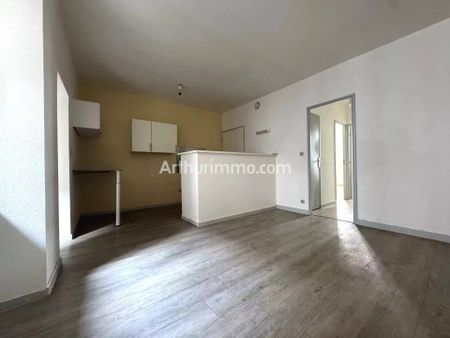 Location Appartement 3 pièces 56 m2 à Lons-le-Saunier - Photo 3
