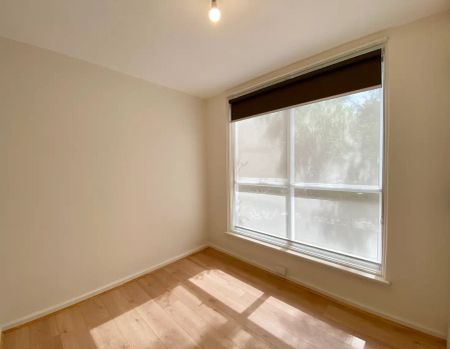 “St Kilda’s Two-Bedroom Gem | FLARE REAL ESTATE” - Photo 4