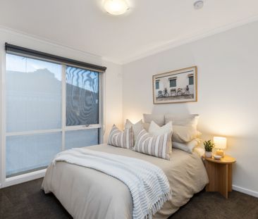 Beautifully Appointed Family Home - Excellent Outdoor Entertaining - Photo 5