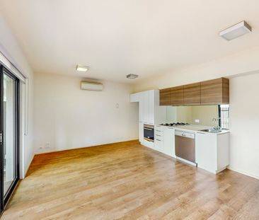 4/84 Cade Way, Parkville VIC 3052 - Photo 4