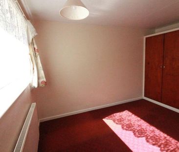 4 bedroom semi-detached house to rent - Photo 3