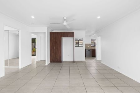 Spacious Duplex in Broadbeach Waters - Photo 5