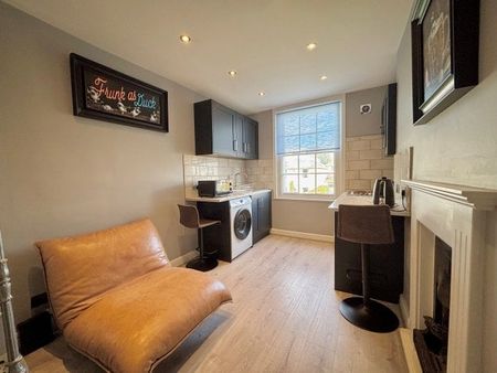 London Road, Cheltenham, GL52 - Photo 2