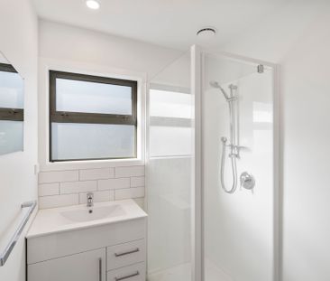 Spacious 3-Bedroom Home for Rent - Fully Fenced with Off-Street Par... - Photo 2