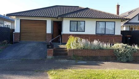 Charming 2BR Home with Modern Comforts - Photo 4