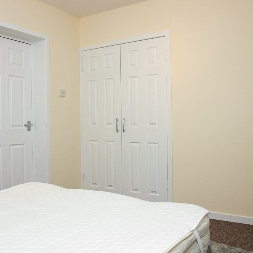 2 Bed Flat, Springhill Road, AB16 - Photo 1
