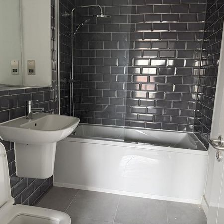 2 bedroom flat to rent - Photo 3