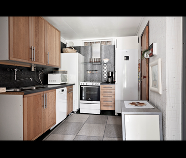 Linnarhultsvägen, Angered - Photo 1