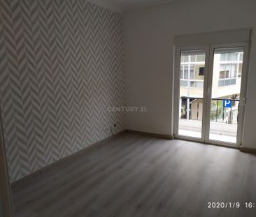 Apartamento T2 com varanda e terraço na Cova da Piedade - Photo 1