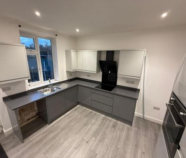 2 bedroom semi-detached house to rent - Photo 5