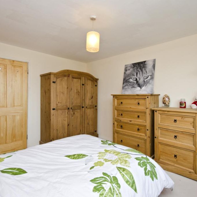 Campbell Road, E3 - Photo 1