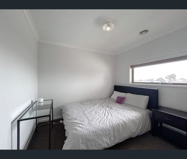 25 Canopy Grove, Cranbourne East, Vic 3977 - Photo 2