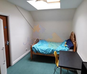 4 bedroom semi-detached house to rent - Photo 5