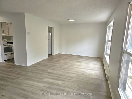 For Lease - 2 Orchard Heights Boulevard Unit# 217, Aurora, Ontario - Photo 2