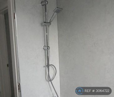 3 bedroom flat to rent - Photo 6