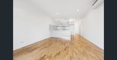 Bright and private! - Photo 2