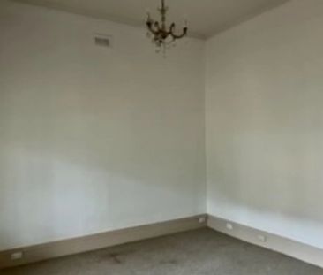 Prime Location! - Photo 6