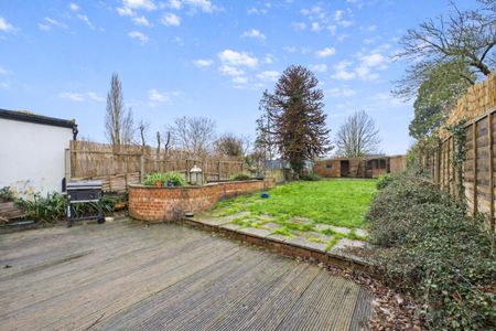 3 bedroom House in Meadow Way, Bracknell - Photo 5