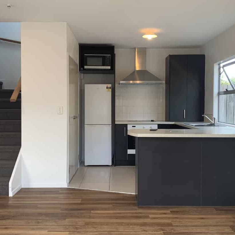 Perfectly Positioned Hillcrest Townhouse - Photo 1