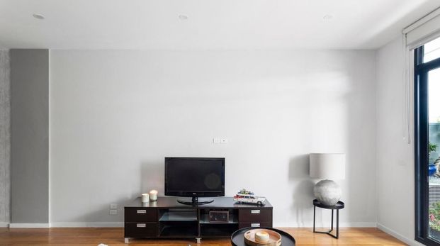 Spacious 1-Bedroom Apartment in Prime Fitzroy North Location - Photo 1