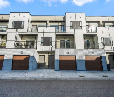 PET FRIENDLY Modern Townhome - Photo 2