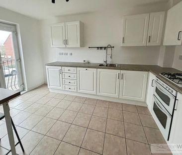 3 bedroom end of terrace house to rent - Photo 3