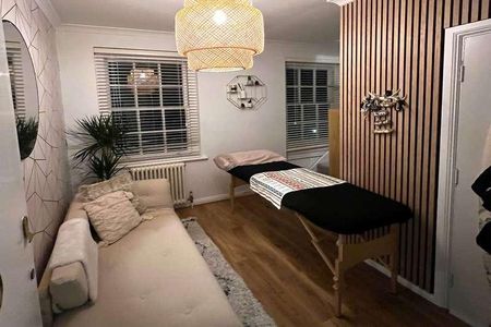 Park Lawn, Farnham Royal, SL2 - Photo 5