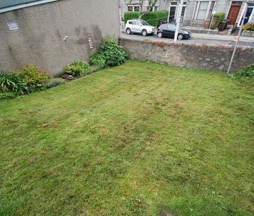 3 bedroom flat to rent - Photo 2