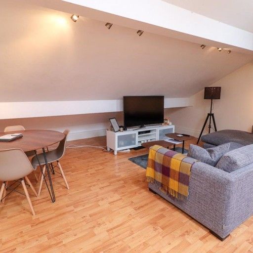 Warwick New Road, Leamington Spa - Photo 1